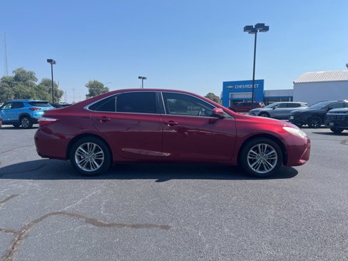 Used 2017 Toyota Camry SE image 3