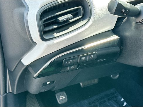 Used 2018 Toyota Prius Four image 10