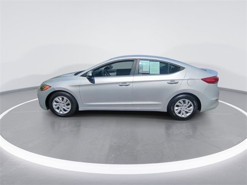 Used 2018 Hyundai Elantra SE image 5