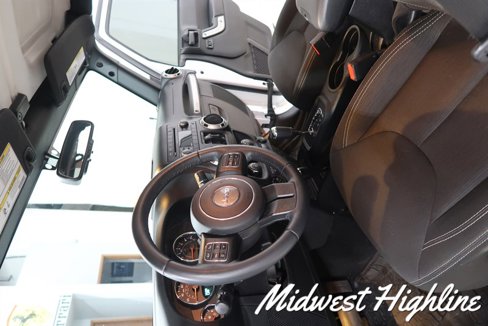Used 2017 Jeep Wrangler Unlimited Sahara w/ Connectivity Group image 35