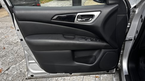 Used 2018 Nissan Pathfinder S image 19