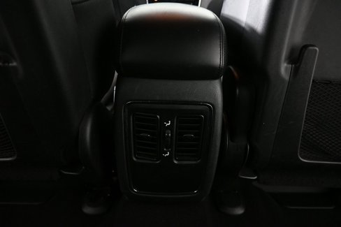 Used 2019 Jeep Grand Cherokee Laredo w/ Laredo X Package image 17