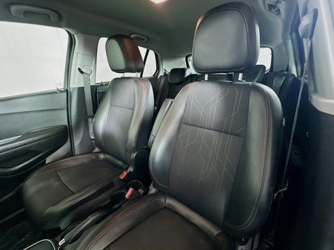 Used 2020 Chevrolet Trax LT w/ LT Convenience Package image 18