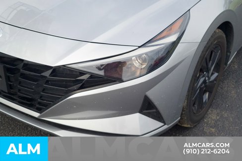Used 2023 Hyundai Elantra SEL image 12