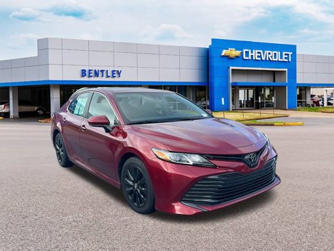 Used 2020 Toyota Camry LE image 3