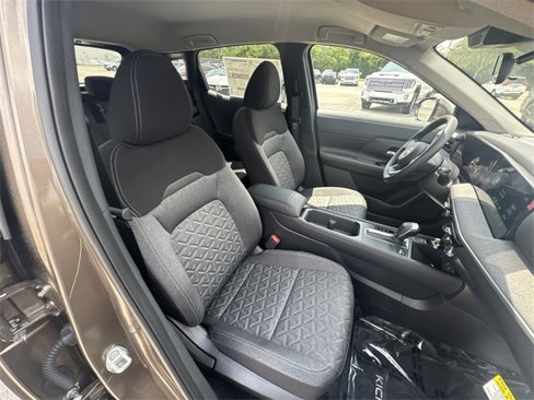 New 2025 Nissan Kicks SV image 23