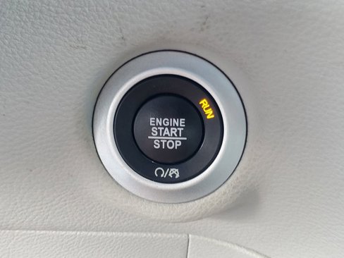 Used 2023 Chrysler Pacifica Limited image 30