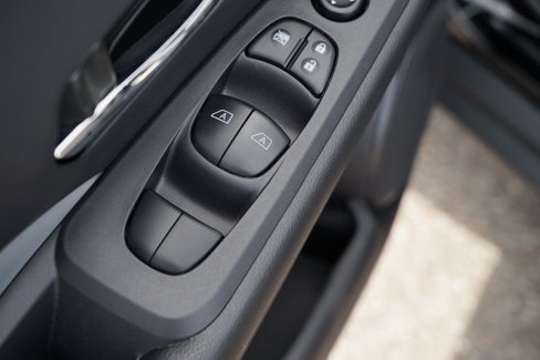 Used 2023 Nissan Kicks SR w/ SR Premium Package image 16