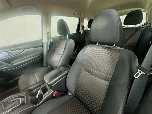 Used 2019 Nissan Rogue SV image 19
