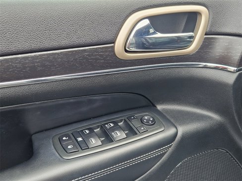 Used 2014 Jeep Grand Cherokee Limited image 11