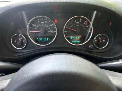 Used 2016 Jeep Wrangler Unlimited Sahara w/ Connectivity Group image 14