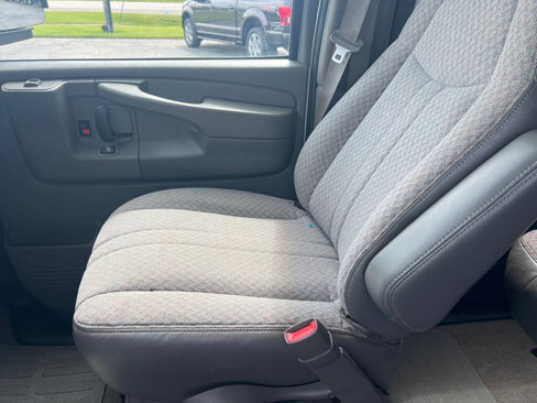 Used 2005 Chevrolet Express 3500 Extended Passenger w/ LS Preferred Equipment Group image 17