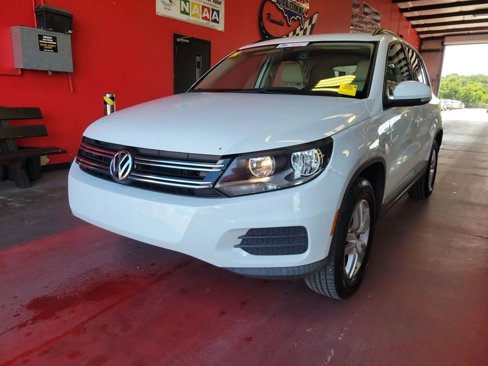 Used 2016 Volkswagen Tiguan S image 2