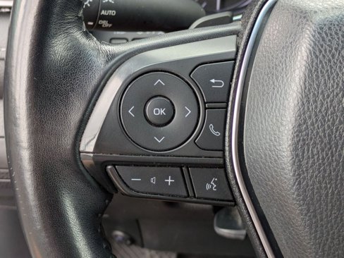 Used 2020 Toyota Camry SE image 8