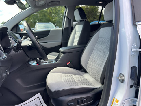 Used 2023 Chevrolet Equinox LT w/ Driver Convenience Package image 9