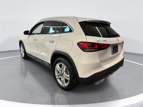Used 2022 Mercedes-Benz GLA 250 4MATIC image 2