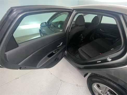 New 2025 Hyundai Elantra SE image 21