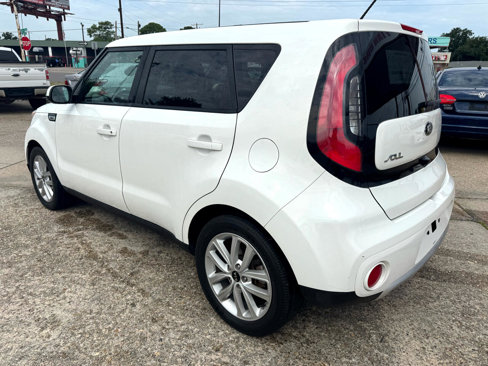 Used 2018 Kia Soul + image 2