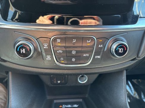 Used 2023 Chevrolet Traverse LT image 25