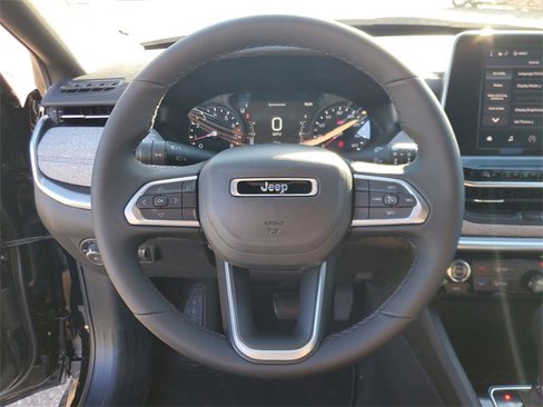 New 2025 Jeep Compass Latitude image 19