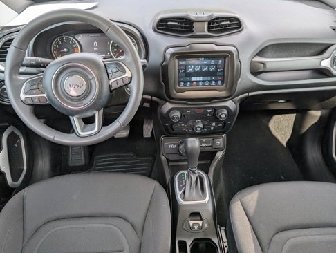 Used 2021 Jeep Renegade Latitude w/ Sun & Sound Group image 5