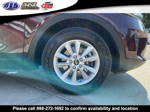 Used 2019 Kia Sorento LX image 9