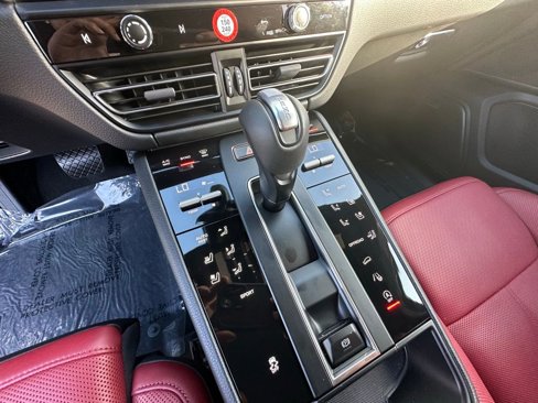 Used 2024 Porsche Macan image 20