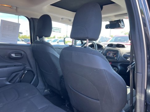 Used 2016 Jeep Renegade Latitude image 18
