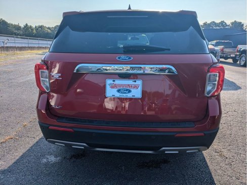 Certified 2022 Ford Explorer XLT w/ Equipment Group 202A image 11