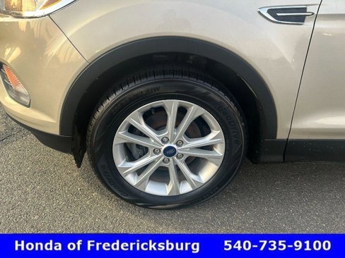 Used 2018 Ford Escape SE w/ SE Sync 3 Package image 9