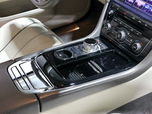 Used 2013 Jaguar XJ image 56