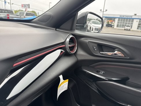 New 2025 Chevrolet Trax RS w/ Sunroof Package image 26