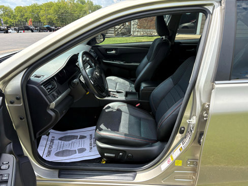 Used 2015 Toyota Camry SE image 6