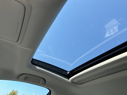 Used 2018 Honda Accord Touring image 9