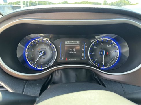 Used 2017 Chrysler Pacifica Touring image 27