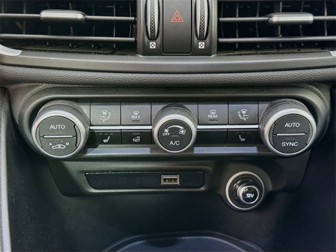Used 2022 Alfa Romeo Giulia Sprint image 13