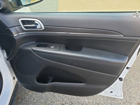 Used 2018 Jeep Grand Cherokee Limited image 21