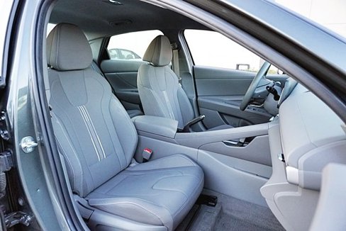 Certified 2024 Hyundai Elantra SEL image 12