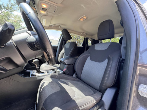 Used 2018 Jeep Cherokee Latitude w/ Altitude Package image 10