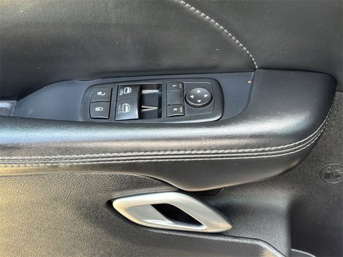 Used 2015 Dodge Challenger R/T Plus image 20