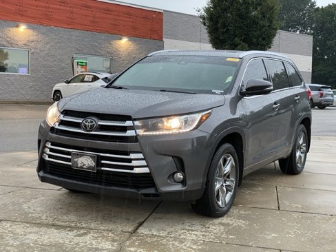 Used 2017 Toyota Highlander Limited image 3