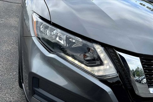 Used 2017 Nissan Rogue SV image 25