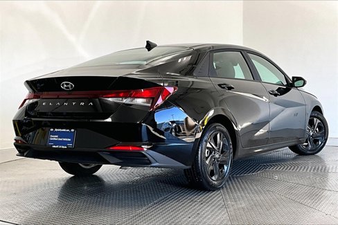 Used 2023 Hyundai Elantra SEL w/ Cargo Package image 2