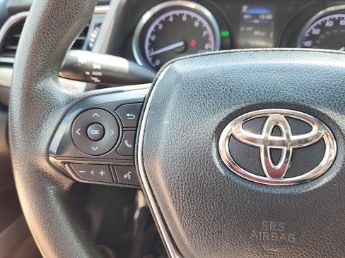 Used 2020 Toyota Camry LE image 18