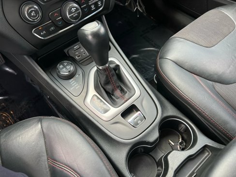 Used 2015 Jeep Cherokee Trailhawk w/ Comfort/Convenience Group image 14