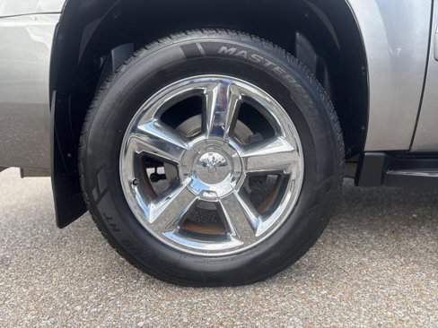 Used 2012 Chevrolet Suburban LTZ image 9