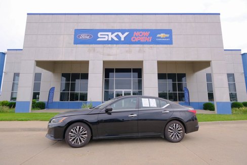 Used 2023 Nissan Altima 2.5 SV image 3