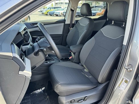 Used 2024 Volkswagen Taos SE w/ Panoramic Sunroof Package image 15