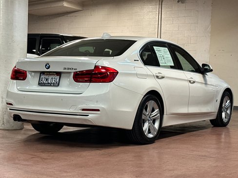 Used 2018 BMW 330e w/ Convenience Package image 5