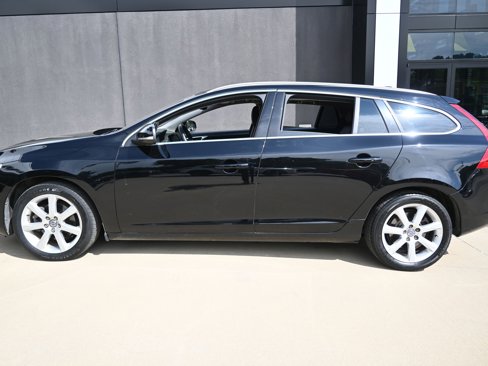 Used 2017 Volvo V60 T5 Premier w/ Convenience Package image 8